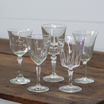 clear glass wine goblets